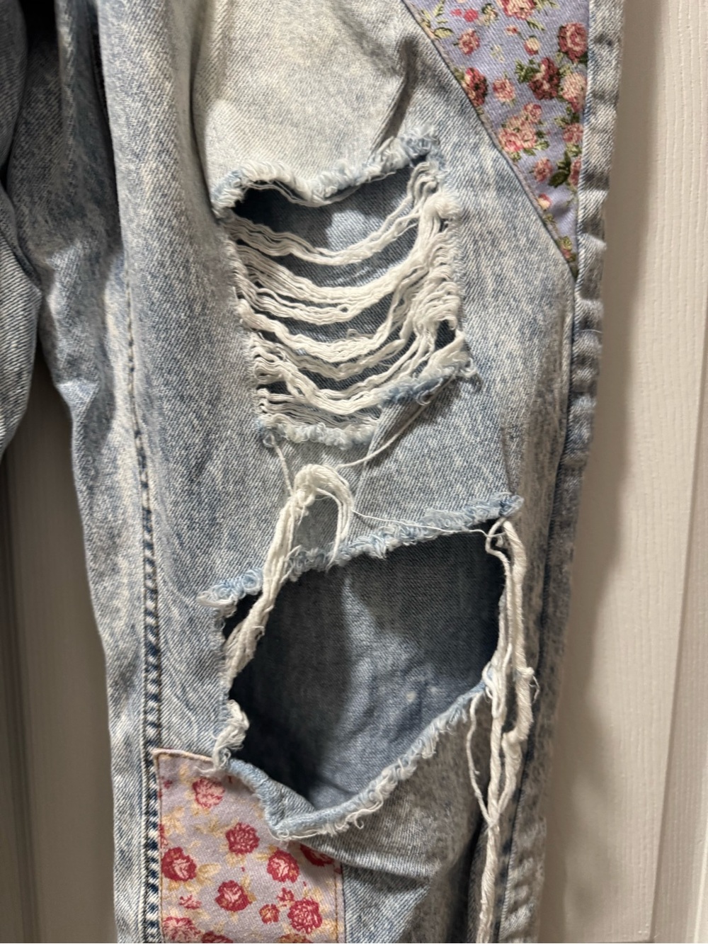 Light Blue Distressed Cropped Jeans with Floral Patchwork - Picture 3 of 7